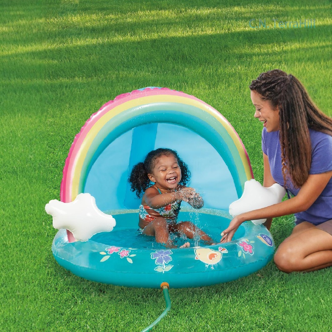 Kids Outdoor Water Play Table - 子供用インフレータブルスプラッシュプール、レインボースプリンクラー付き、アヒルデザイン、幼児用水遊びセンター、屋外サマープレイヤード